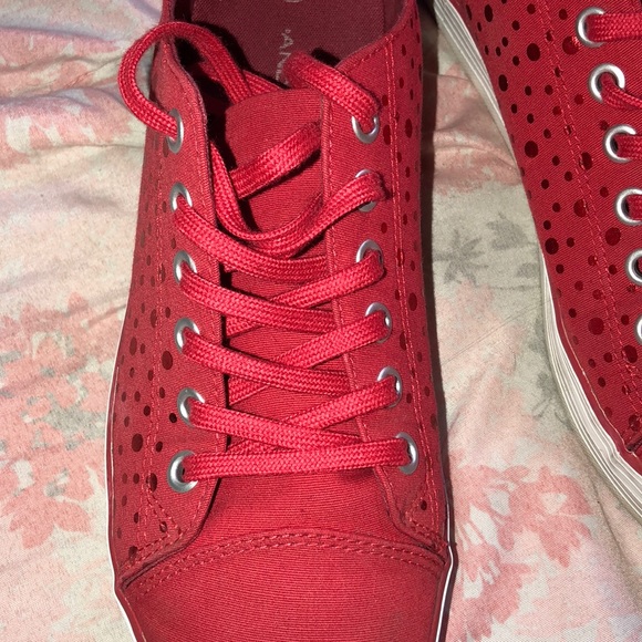 Super cute red sneakers - Picture 3 of 5